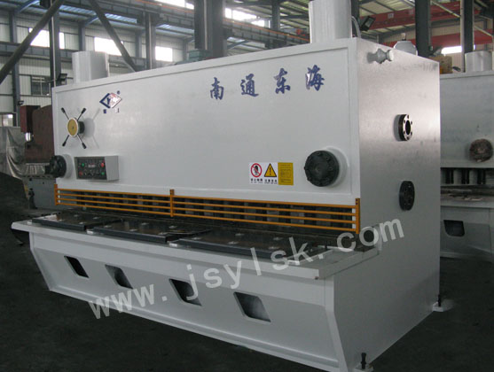 QC11Y-20*3200液壓閘式剪板機