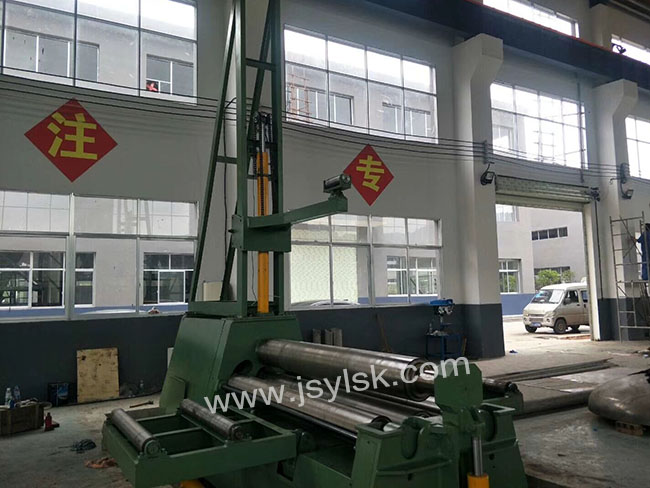 四輥卷板機
